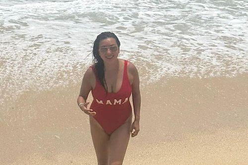 'Biểu tượng sexy' Y Phụng 44 tuổi tự tin diện áo tắm dù vóc dáng đẫy đà
