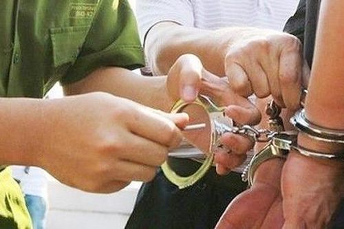 Bắt tạm giam thêm 2 cán bộ về hành vi giả mạo trong công tác