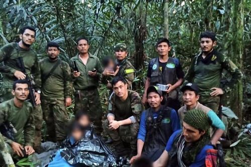 Cha của 4 trẻ Colombia sống sót sau rơi máy bay bị truy tố tội lạm dụng tình dục
