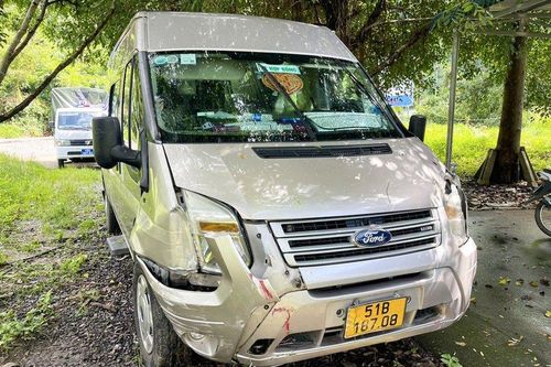Lâm Đồng: Điều tra nguyên nhân tài xế tử vong trong xe ô tô 16 chỗ