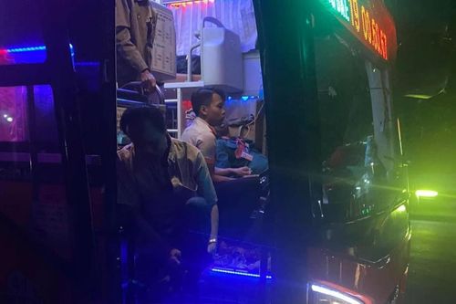 Tài xế đột quỵ nhưng vẫn cố tấp xe vào lề đảm bảo an toàn cho hành khách