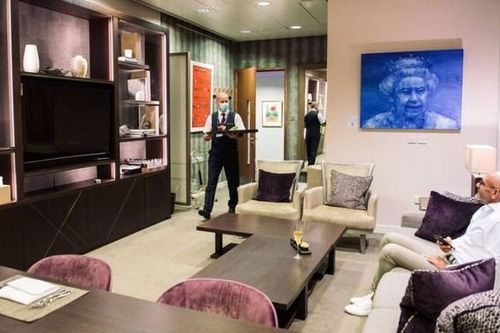 Khám phá phòng chờ cao cấp tại sân bay lớn nhất nước Anh, nơi chuyên phục vụ thành viên Vương thất