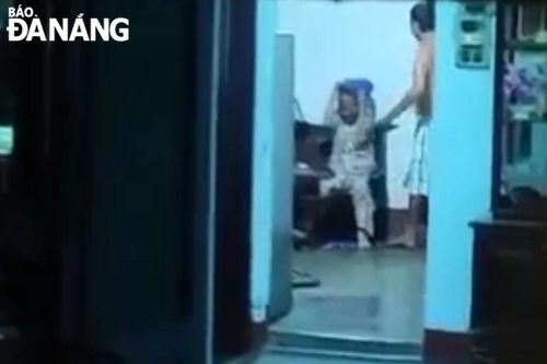 Khởi tố, bắt giam đối tượng bạo hành mẹ ruột