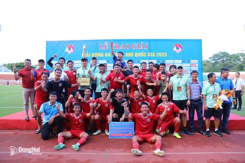 'Ngược dòng' thắng Đắk Lắk, bóng đá Đồng Nai thăng hạng Nhất