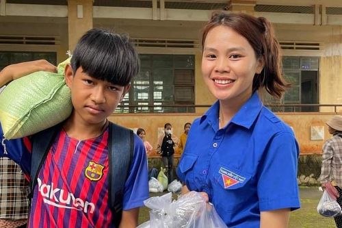 Đoàn thiện nguyện Thánh thất Hiệp Ninh tiếp sức học sinh vùng khó Chư Don