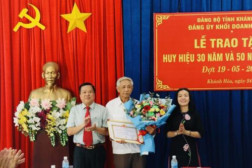 Xứng đáng là 'gốc rễ' của Đảng Kỳ 2: Đảng là sợi dây gắn kết