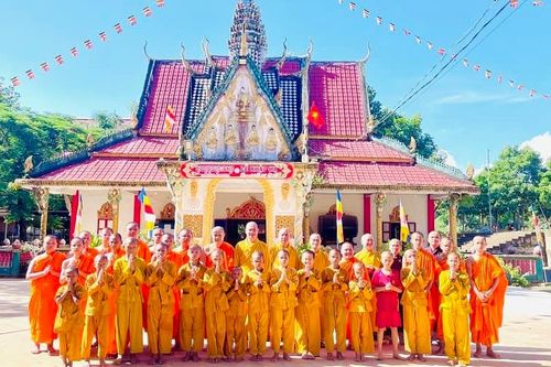 Bình Phước: Ban Trị sự Phật giáo tỉnh thăm và cúng dường chùa Sóc Lớn
