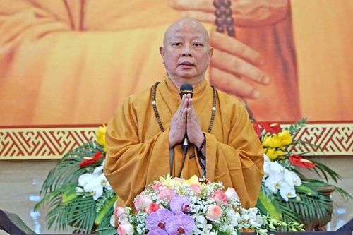 Hòa thượng Thích Lệ Trang ban đạo từ tại lễ trao giải hội thi diễn giảng cấp thành phố