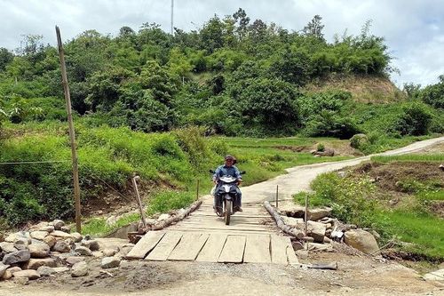 Thanh Hóa: Cầu tràn sập khiến hơn 100 hộ dân đi lại khó khăn