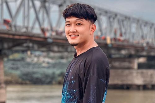 Bị nhận xét nói giọng giống diễn viên hài Chiến Thắng, sao nam phim Làng trong phố nói gì?