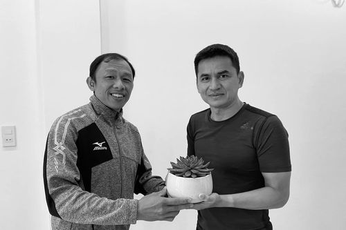 HLV Kiatisak đau đớn: Từ nay đường về Hàm Rồng sẽ không còn Dương Minh Ninh nữa