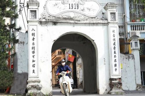 Những cổng làng trong phố