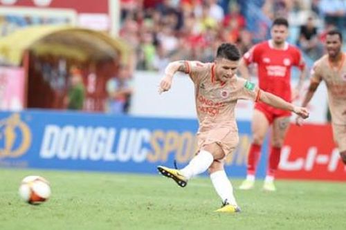 HLV Trần Tiến Đại người bấm nút 'khai hỏa' giúp Quang Hải ghi bàn