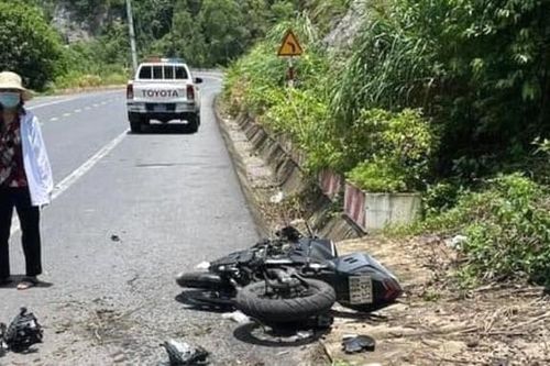 Tự đâm vào vỉa hè, nam thanh niên tử vong tại chỗ
