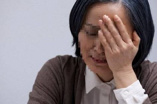 Nhờ con rể xin việc cho con trai, câu nói của anh ta khiến mẹ vợ rơi nước mắt ra về
