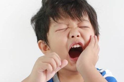 7 thói quen xấu ở trẻ khiến răng miệng bị ảnh hưởng