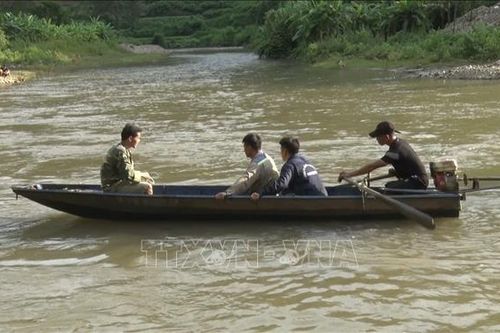 Tìm kiếm hai thiếu niên mất tích khi đi tắm suối cùng nhóm bạn