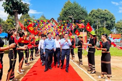 BẢN TIN MẶT TRẬN: Phó Thủ tướng Trần Lưu Quang dự Ngày hội Toàn dân bảo vệ ANTQ ở xã Ea Tul