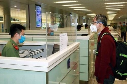 Nâng thời hạn tạm trú lên 45 ngày cho công dân 13 nước từ ngày 15/8