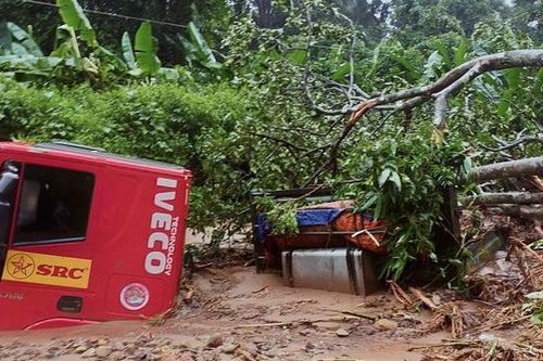 Sạt lở đất tại Lào: Tìm thấy thi thể tài xế người Việt Nam