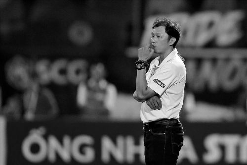 LĐBĐVN và công ty VPF viếng các thành viên CLB bóng đá HAGL tử nạn