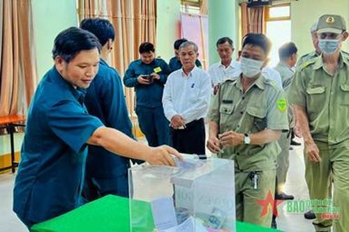 Chỉ huy trưởng mẫu mực, tận tâm với công việc