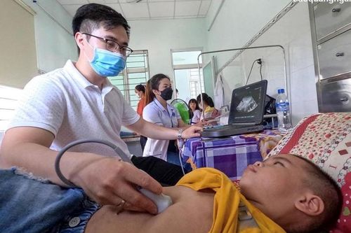 Khám sàng lọc bệnh tim miễn phí cho 500 trẻ em nghèo Bình Sơn