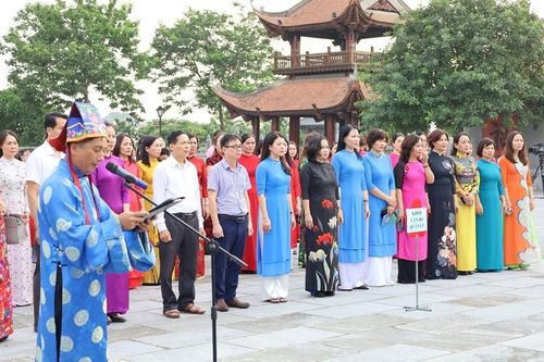 Ngành Giáo dục Vĩnh Yên dâng hương, báo công tại Văn Miếu tỉnh Vĩnh Phúc
