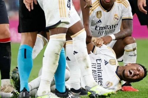 Real Madrid nhận tin 'sét đánh'