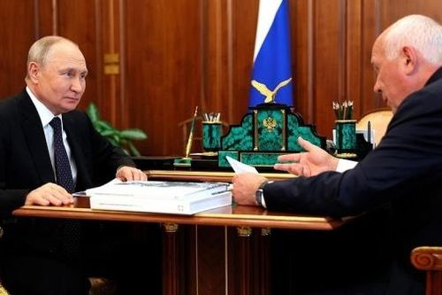 Ảnh ấn tượng (7-13/8): Ông Putin ca ngợi 'đòn đánh uy lực' của Nga, lệnh tăng sản xuất UAV; Ukraine khai hỏa lựu pháo Mỹ M109; đảo chính ở Niger