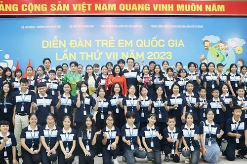 Đừng để trẻ trượt khỏi vòng tay bảo vệ của gia đình