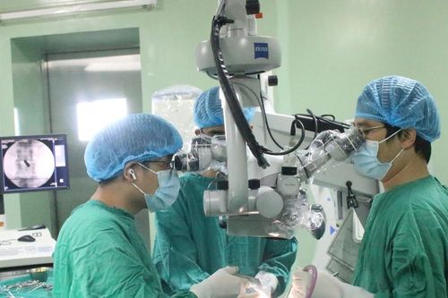 Căn bệnh khiến cụ ông không thể nhắm mắt