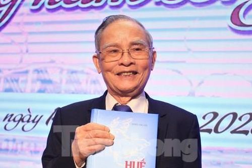 Ra mắt sách 'Huế, những năm tháng sống mãi'