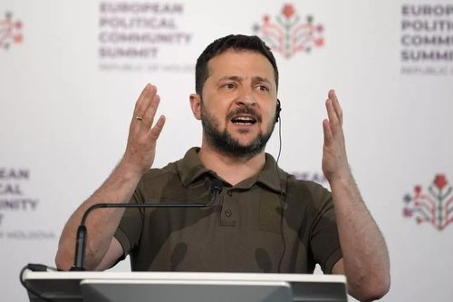 Ông Zelensky thừa nhận tấn công cầu Crưm, triển khai phòng không ở Đảo Rắn