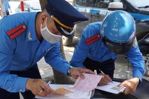 Rút quyền dừng xe của thanh tra giao thông, nhìn nguy cơ cầu sập mà 'bất lực'