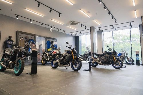 Loạt mô tô khủng bày bán tại Revzone Yamaha Motor lớn nhất miền Bắc