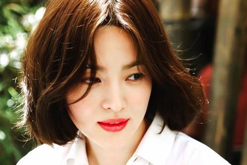 Song Hye Kyo đến tận chỗ làm để thăm bạn trai, 'người ấy' là ai mà may mắn vậy?