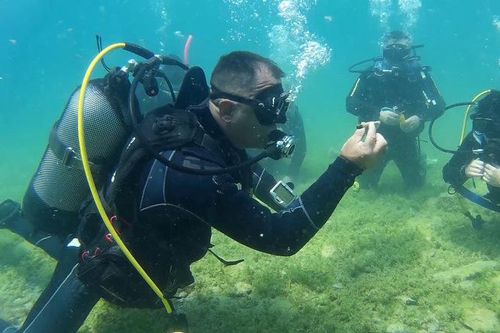 Bên dưới lòng hồ cổ bậc nhất châu Âu chứa 'kho báu': Bí ẩn 8.000 năm hé lộ?
