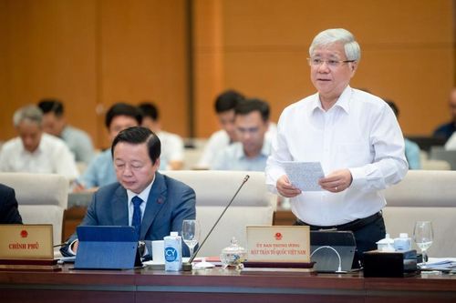 Cần giảm giá sách giáo khoa phù hợp với thu nhập của người dân