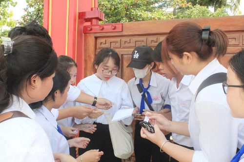 Tạo động lực để học sinh phấn đấu vào Đảng