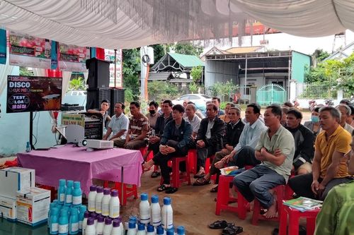 Chư Prông: Tập huấn chăm sóc và phòng trừ bệnh trên cây sầu riêng