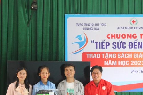 Phú Thiện: Hơn 90 triệu đồng 'Tiếp sức đến trường' và tặng quà hộ nghèo