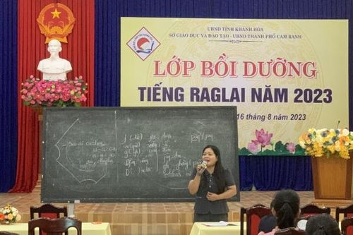 Bồi dưỡng tiếng Raglai cho 152 người