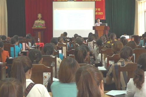 Bảo Yên: Bồi dưỡng lý luận chính trị và nghiệp vụ cho cán bộ hội phụ nữ cơ sở