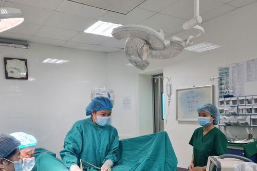 Bệnh viện Sản Nhi Lào Cai phẫu thuật thành công ca bệnh khó