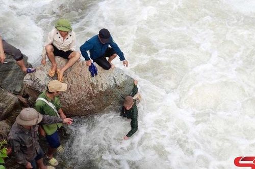 Chưa tìm thấy hai người dân xã Pắc Ngà bị lũ cuốn trôi
