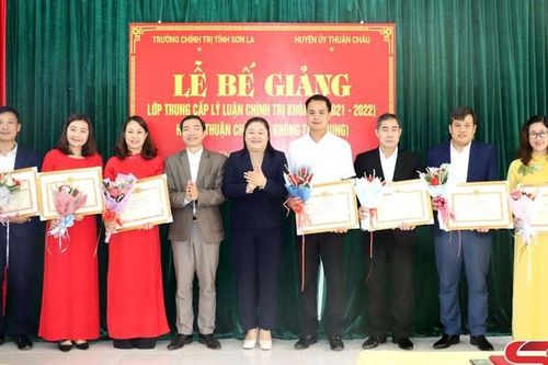 Nâng cao chất lượng bồi dưỡng lý luận chính trị