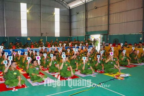 Chiêm Hóa có 128 cảnh sát khu vực tham gia kiểm tra chất lượng