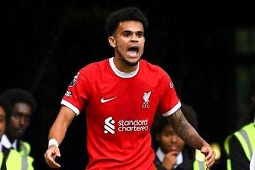 The Kop vất vả cầm hòa The Blues
