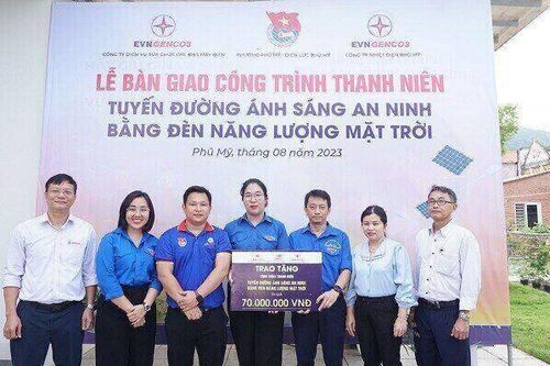 Công ty EPS: Bàn giao 'Tuyến đường ánh sáng an ninh bằng đèn năng lượng mặt trời'